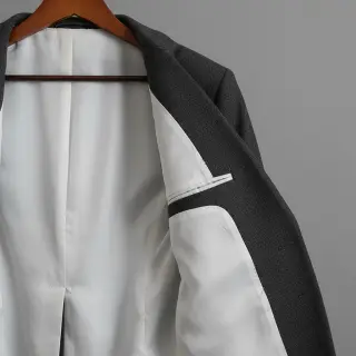 Szatén off white