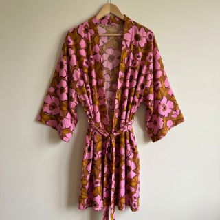 Pamutvászon SATIN Flower Kala caramel