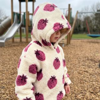 Kabát anyag TEDDY JACQUARD Strawberries