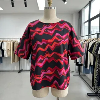 Pamutvászon SATIN Abstract waves dark red