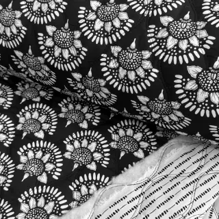 Pamutvászon VOILE STEPPED Bouquet flowers black digital print