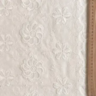 Pamutvászon EMBROIDERY Catchy Flowy white