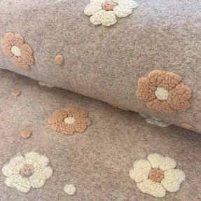 Kabát anyag LUXE with 3D Flowers sand