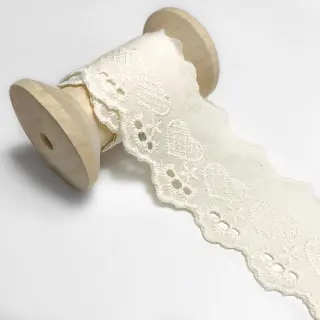 Csipke Heart off white