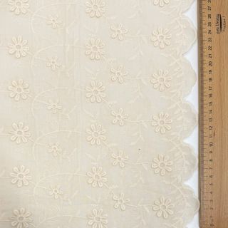 Pamutvászon EMBROIDERY Catchy daisy ecru