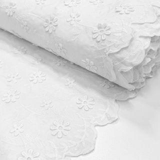 Pamutvászon EMBROIDERY Catchy daisy white
