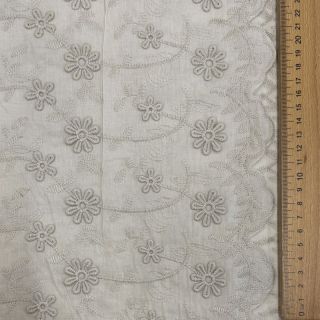 Pamutvászon EMBROIDERY Catchy daisy beige