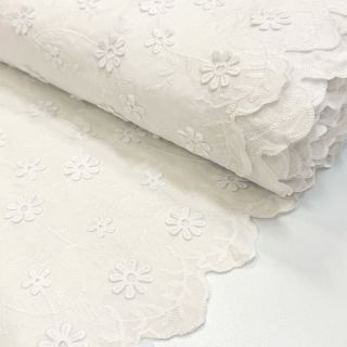 Pamutvászon EMBROIDERY Catchy daisy off white